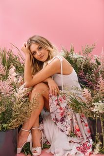 Kelsea Ballerini feet photo thumbnail
