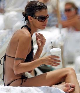 Elisabetta Canalis feet photo thumbnail