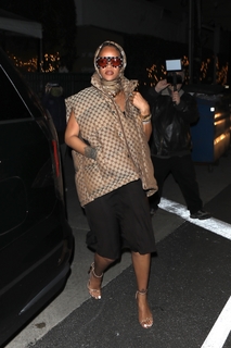 Rihanna feet photo thumbnail