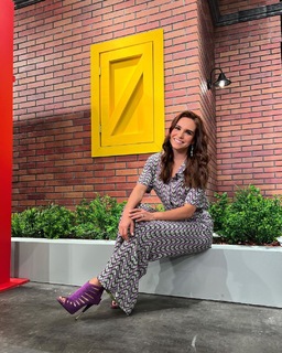 Tania Rincón feet photo thumbnail