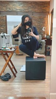 Kéfera Buchmann feet photo thumbnail