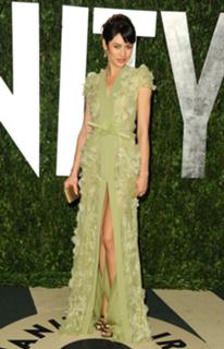 Olga Kurylenko feet photo thumbnail