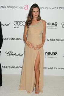 Alessandra Ambrosio feet photo thumbnail