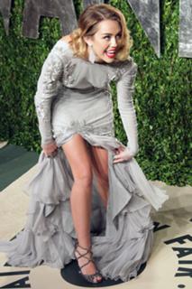 Miley Cyrus feet photo thumbnail
