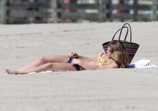 AnnaLynne McCord feet photo thumbnail