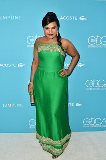 Mindy Kaling feet photo thumbnail