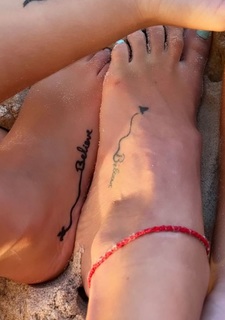 Nicole Neumann feet photo thumbnail