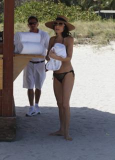Bethenny Frankel feet photo thumbnail