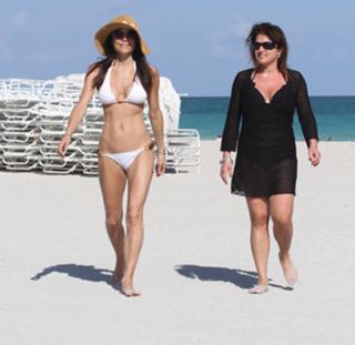 Bethenny Frankel feet photo thumbnail