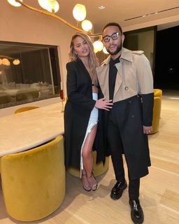 Chrissy Teigen feet photo thumbnail