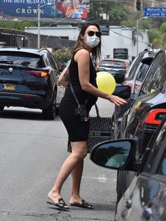 Gal Gadot feet photo thumbnail