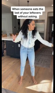 Tia Mowry feet photo thumbnail