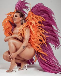 Juliana Salimeni feet photo thumbnail