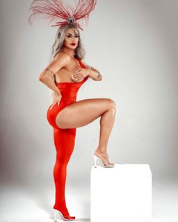 Juliana Salimeni feet photo thumbnail