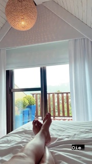 Carla Diaz feet photo thumbnail