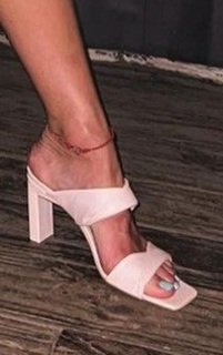 Nicole Neumann feet photo thumbnail