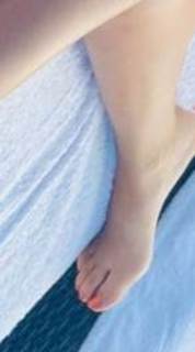 Luisana Lopilato feet photo thumbnail