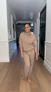 Tia Mowry feet photo thumbnail