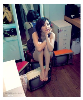 Mi Yang feet photo thumbnail