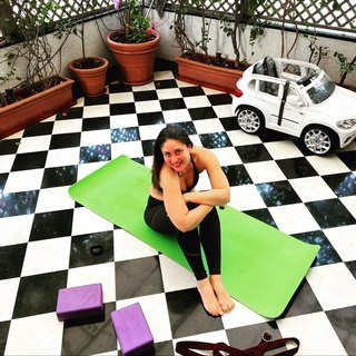 Kareena Kapoor feet photo thumbnail