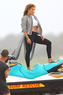 Rita Ora feet photo thumbnail
