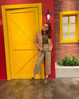 Tania Rincón feet photo thumbnail