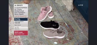 Courtney Khondabi feet photo thumbnail