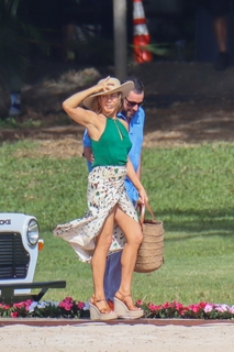 Jennifer Aniston feet photo thumbnail