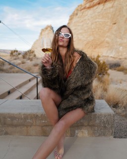 Josephine Skriver feet photo thumbnail