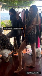 Alessandra Ambrosio feet photo thumbnail