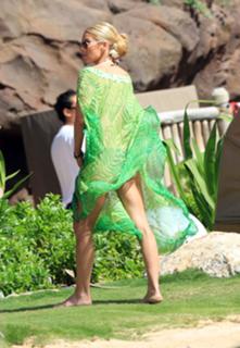 Kelly Ripa feet photo thumbnail
