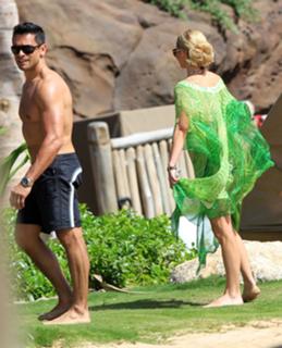Kelly Ripa feet photo thumbnail