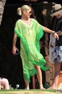 Kelly Ripa feet photo thumbnail