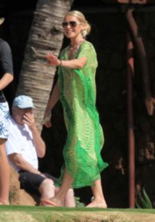 Kelly Ripa feet photo thumbnail