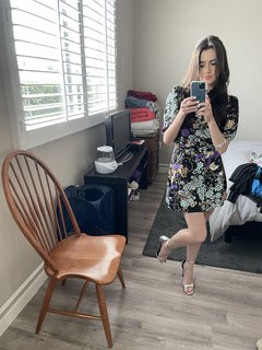 Laura Marano feet photo thumbnail