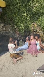 Peyton List feet photo thumbnail