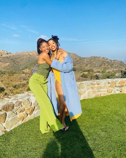 Halle Bailey feet photo thumbnail