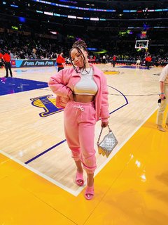 Chloe Bailey feet photo thumbnail