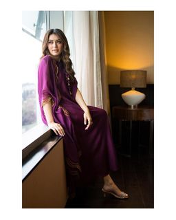 Hansika Motwani feet photo thumbnail