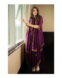 Hansika Motwani feet photo thumbnail