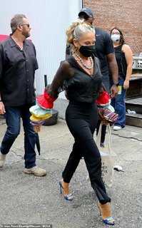 Sarah Jessica Parker feet photo thumbnail