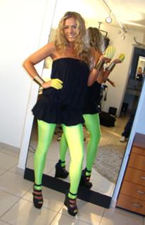 Adriane Galisteu feet photo thumbnail