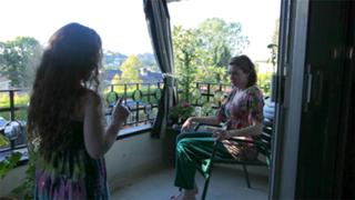 Stephanie Courtney feet photo 3
