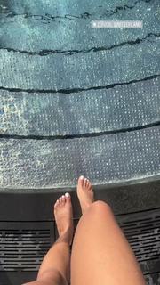 Jilly Anais feet photo thumbnail