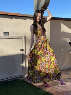 Laura Marano feet photo thumbnail