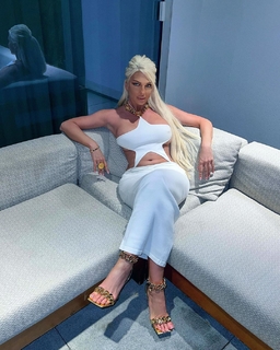 Jelena Karleusa feet photo thumbnail