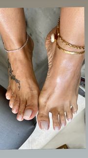 Karin Klemp feet photo thumbnail
