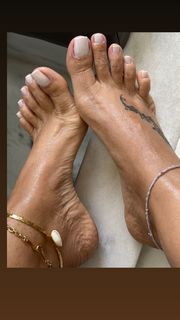 Karin Klemp feet photo thumbnail