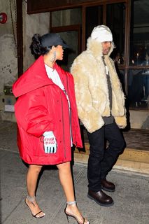 Rihanna feet photo thumbnail