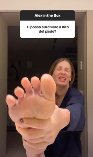 Alessia Marcuzzi feet photo thumbnail